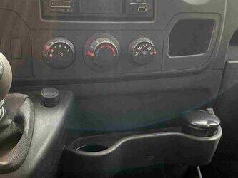 2013-renault-master-1438935-46377324