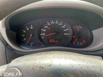 2013-renault-master-1438935-46377326