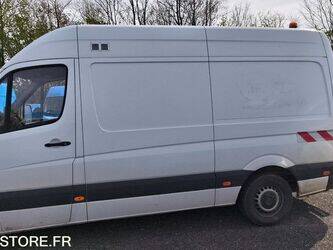 2017-mercedes-benz-sprinter-1438937-46377374