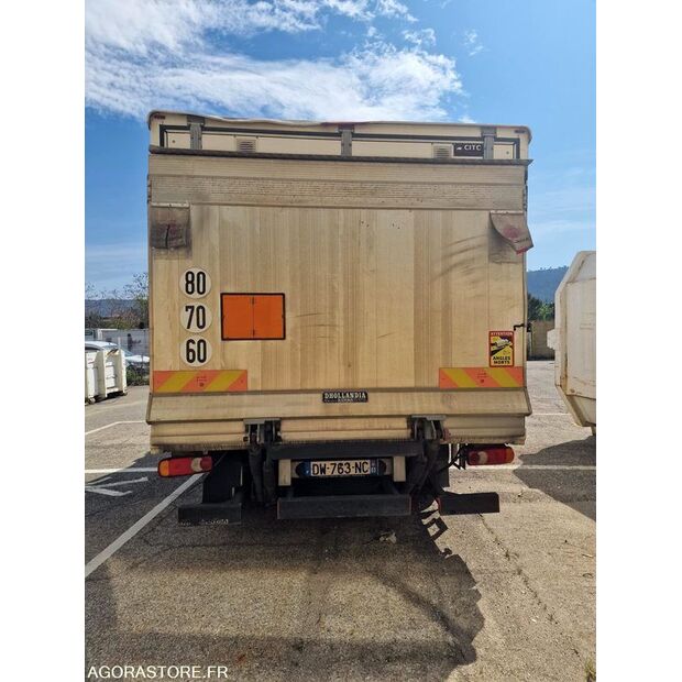 2015 رينو D-46377462