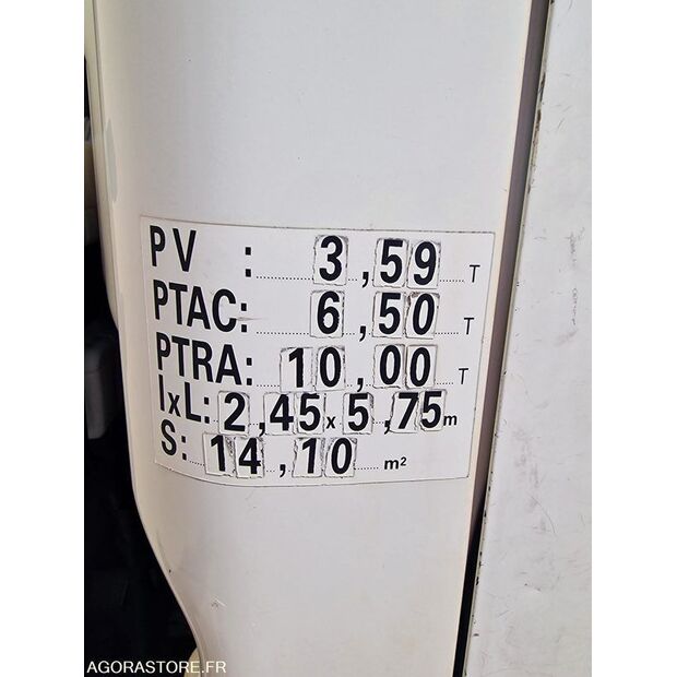 2015 رينو D-46377464