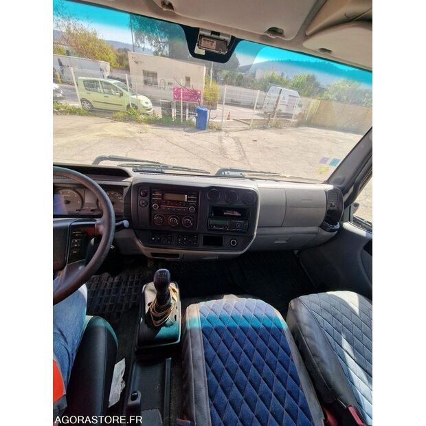 2015 رينو D-46377465