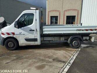 2012-renault-master-1438947-46377476