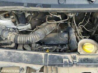 2012-renault-master-1438947-46377480