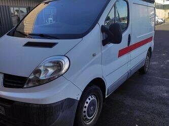 2012-renault-trafic-1438967-46377733