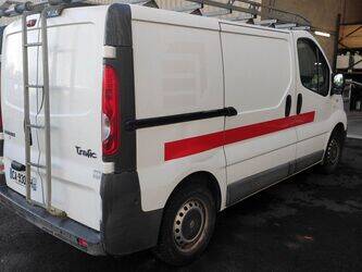2012-renault-trafic-1438967-46377735