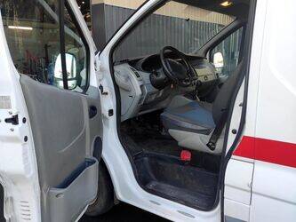 2012-renault-trafic-1438967-46377738