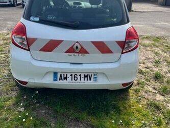 2010-renault-clio-1438973-46377804