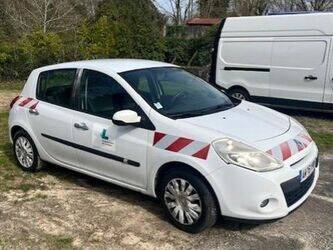 2010-renault-clio-1438973-46377805