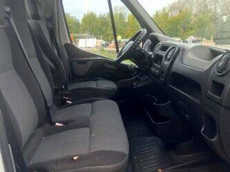 2012-renault-master-1438974-46377810