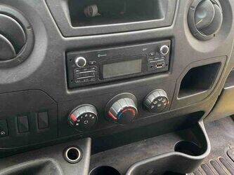 2013-renault-master-1438980-46377885