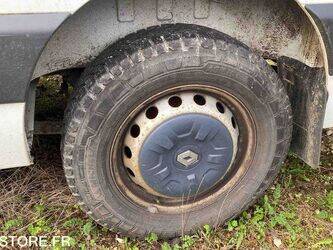 2013-renault-master-1438980-46377891