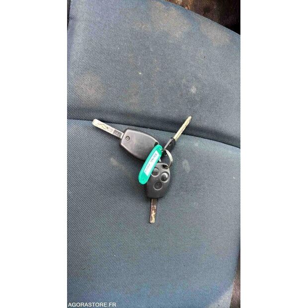 2014 رينو Master-46377923