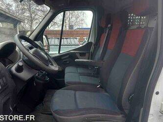 2014-renault-master-1438984-46377929