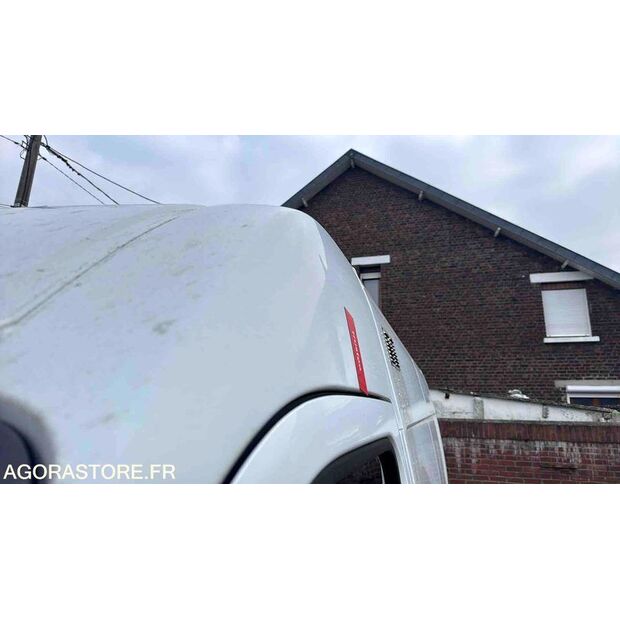 2014 رينو Master-46377932