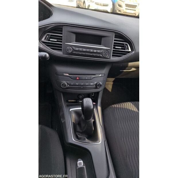 2015 بيجو 308-46378076