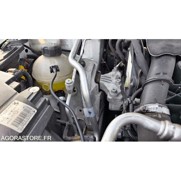 2015 بيجو 308-46378077