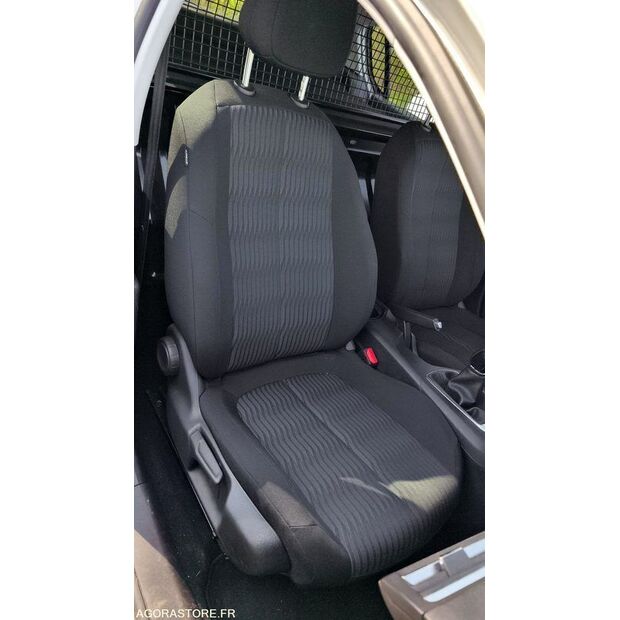 2015 بيجو 308-46378079