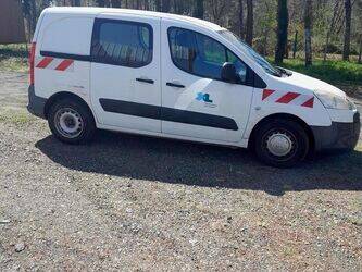 2010-peugeot-partner-1438996-46378125