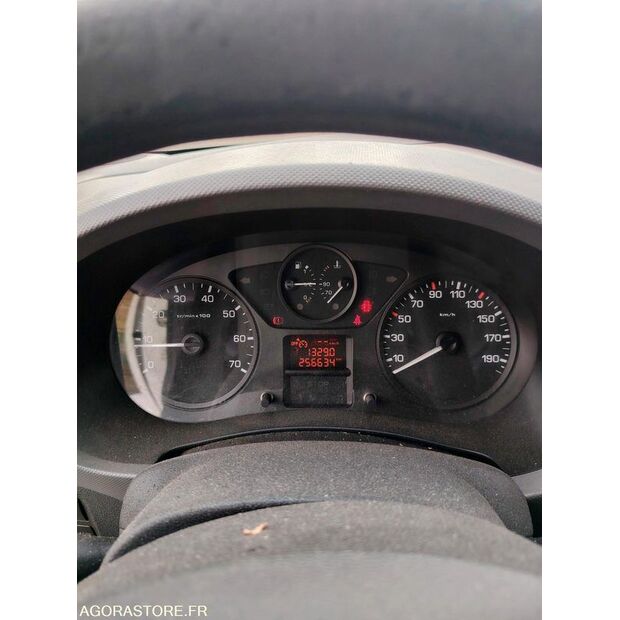 2010 Peugeot PARTNER-46378393