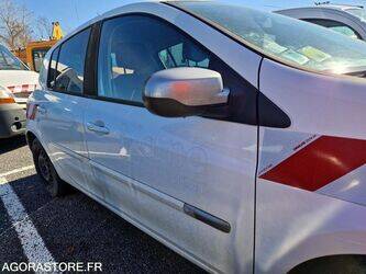 2011-renault-clio-1438493-46378415