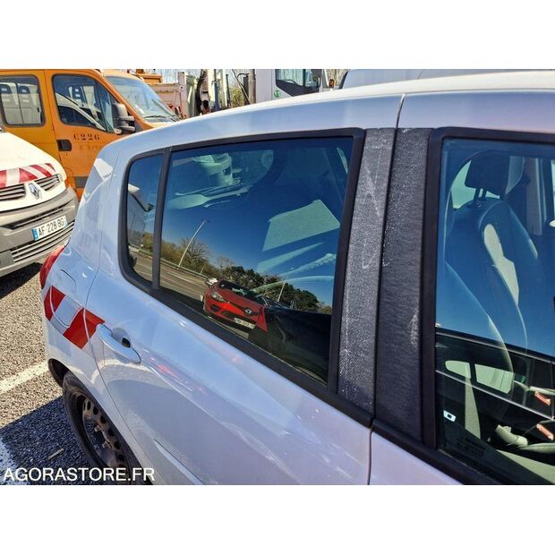 2011 Renault Clio-46378416