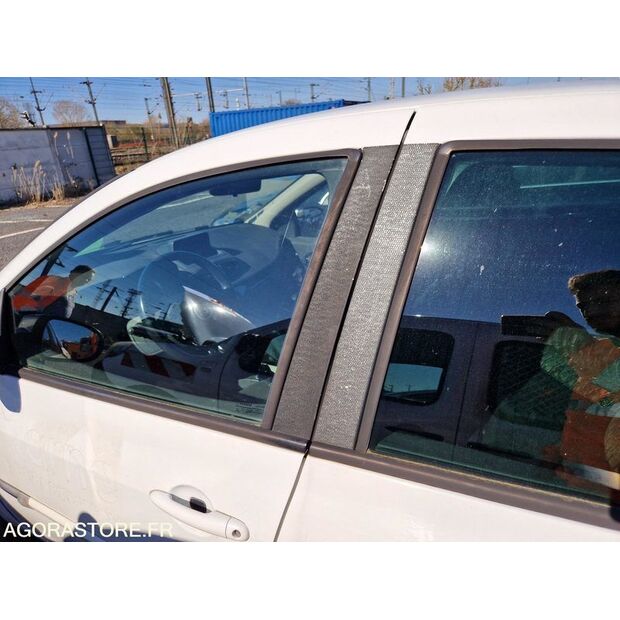 2011 Renault Clio-46378423