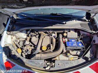 2011-renault-clio-1438493-46378430