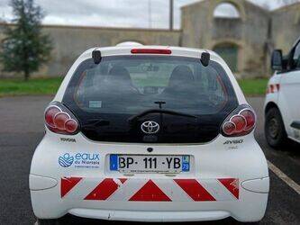 2011-toyota-aygo-46378533