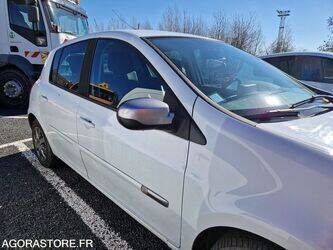 2011-renault-clio-1438530-46378551