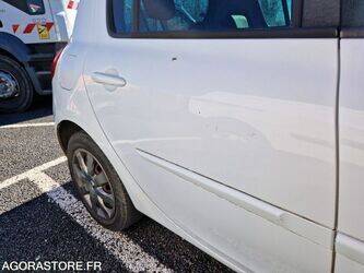 2011-renault-clio-1438530-46378552