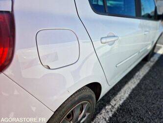 2011-renault-clio-1438530-46378553