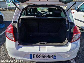 2011-renault-clio-1438530-46378557