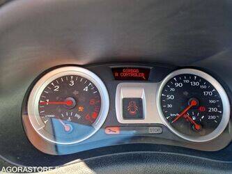 2011-renault-clio-1438530-46378567