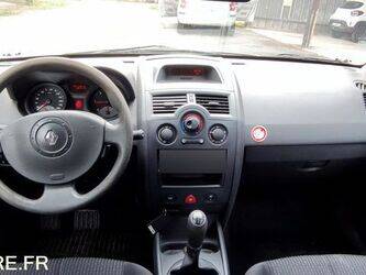 2005-renault-megane-1438547-46378684