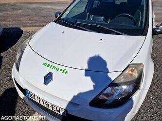 2011-renault-clio-1438565-46378802