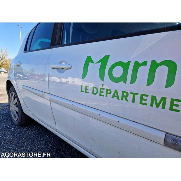 2011 Renault Clio-46378807