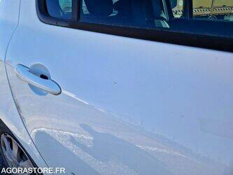 2011-renault-clio-1438565-46378808