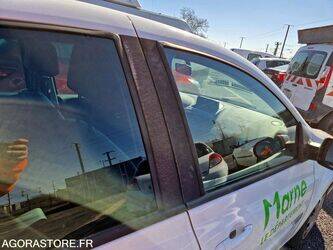 2011-renault-clio-1438565-46378810