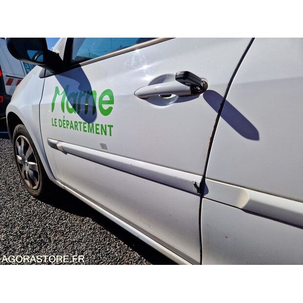 2011 Renault Clio-46378815