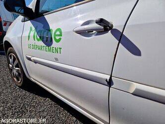 2011-renault-clio-1438565-46378815