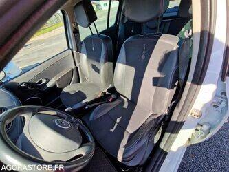 2011-renault-clio-1438565-46378817