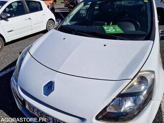 2011-renault-clio-1438588-46378890