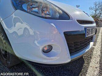 2011-renault-clio-1438588-46378891