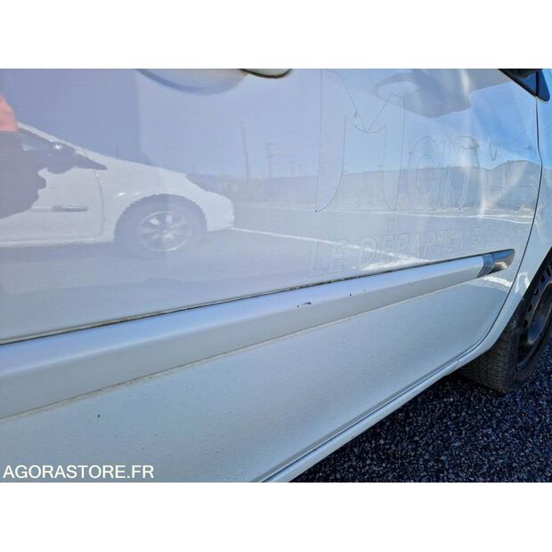 2011 Renault Clio-46378895