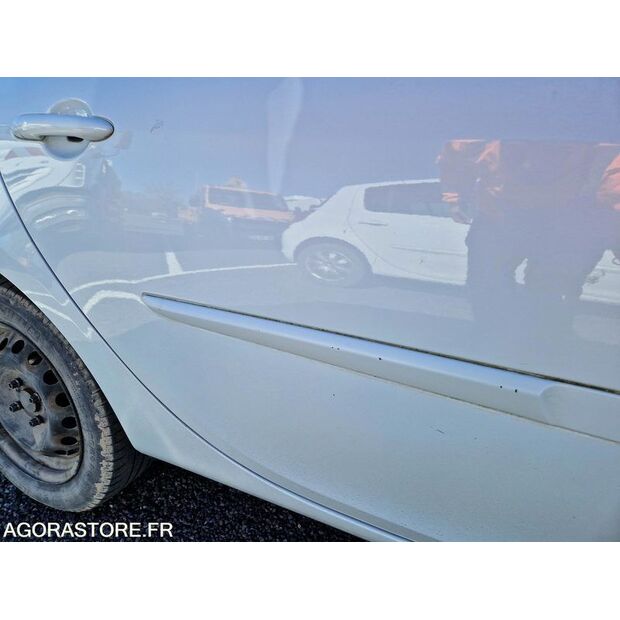 2011 Renault Clio-46378896