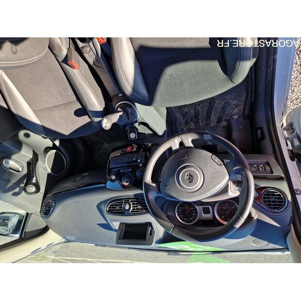 2011 Renault Clio-46378904