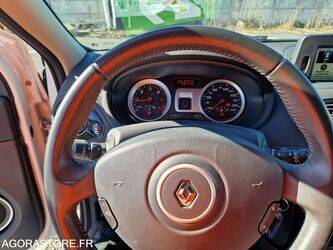 2011-renault-clio-1438588-46378907