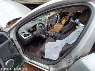 2011-renault-megane-1438602-46378919