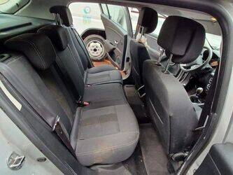 2011-renault-megane-1438602-46378920